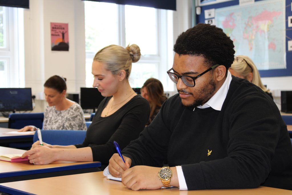 Itchen College Reference Form.pdf Adult Education 19+ – Itchen Sixth Form College