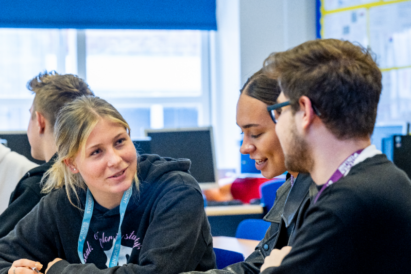 Itchen College Reference Form.pdf English Literature – Itchen Sixth Form College